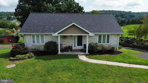 2077 Wynonah Dr, AUBURN, PA, 17922-9305 | Card Image