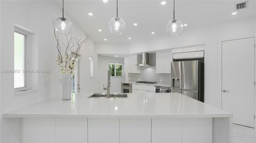 711-711 Sunset Rd, Coral Gables, FL, 33143-6266 | Card Image