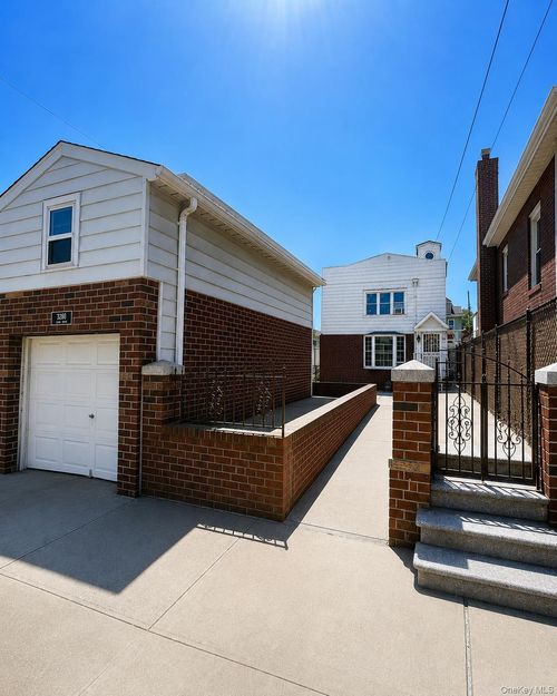 3280 Radio Dr, Bronx, NY, 10465-1204 | Card Image