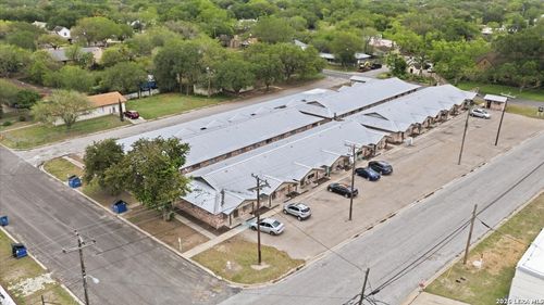 1400 N Saint Marys St, Beeville, TX, 78102-3440 | Card Image