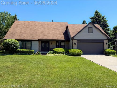 23010 Willowbrook Dr, Farmington Hills, MI, 48335-3669 | Card Image