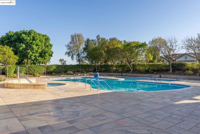 664 Prince Albert Way, Home with 2 bedrooms, 2 bathrooms and 1 parking in Brentwood CA | Image 56