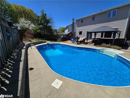 39 Celia Cres, Guelph, ON, N1G4R4 | Card Image