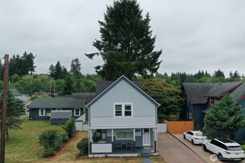 1224 4th St, Cosmopolis, WA, 98537-3929 | Card Image