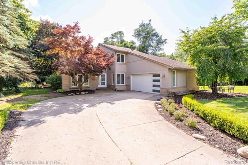 2766 Acorn Rd, Bloomfield Township, MI, 48302-1000 | Card Image