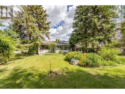 406 6th Ave, House other with 3 bedrooms, 2 bathrooms and 10 parking in Keremeos BC | Image 2