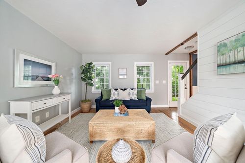 9 Crescent St, Kingston, MA, 02364-2208 | Card Image