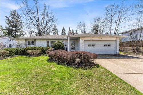 25106 Hazelmere Road, Beachwood, OH, 44122 | Card Image