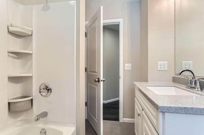 2740 County Rd E - Web Quality - 018 - 17 Primary Bathroom.jpg | Image 14