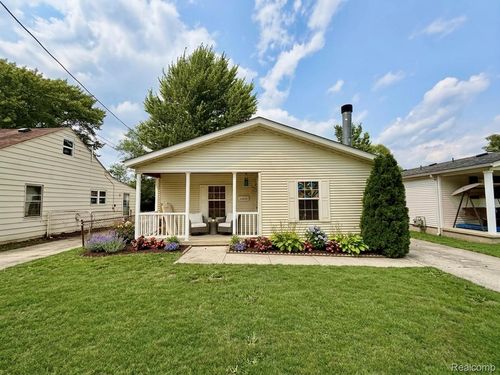 25660 Currier St, Dearborn Heights, MI, 48125-1720 | Card Image