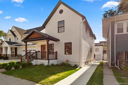 206 N Washington Ave, Royal Oak, MI, 48067-1784 | Card Image