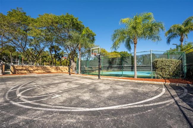 1406 - 19999 E Country Club Dr, Condo with 2 bedrooms, 2 bathrooms and null parking in Aventura FL | Image 34
