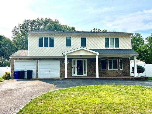 18 Melrose, Smithtown, NY, 11725 | Card Image