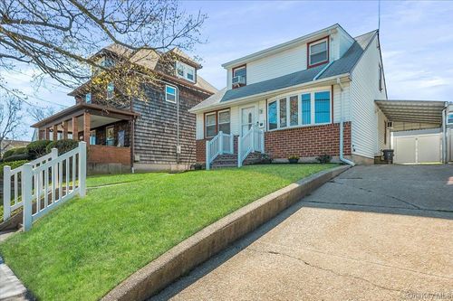 451 Nassau Blvd, Williston Park, NY, 11596-2326 | Card Image