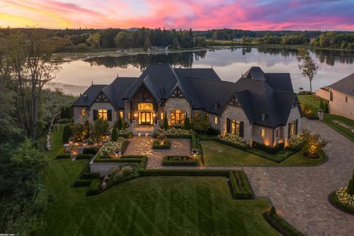 5715 Cusick Lake Dr, Washington Twp, MI, 48095-1123 | Card Image