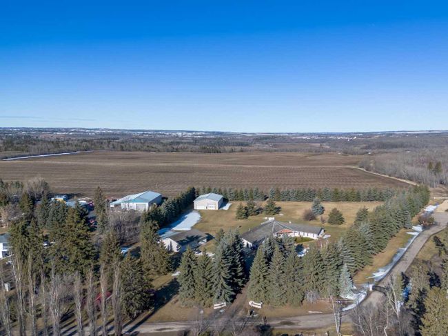 39060A Range Road 270, Home with 2 bedrooms, 2 bathrooms and 4 parking in Rural Red Deer County AB | Image 3