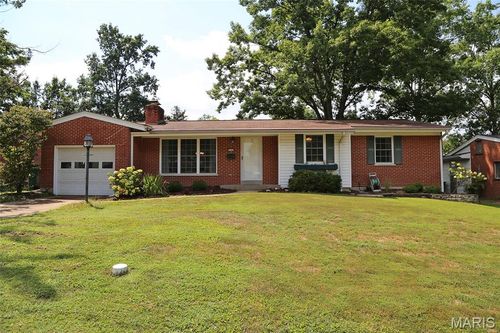 1201 Laven Del Ln, Kirkwood, MO, 63122-1118 | Card Image