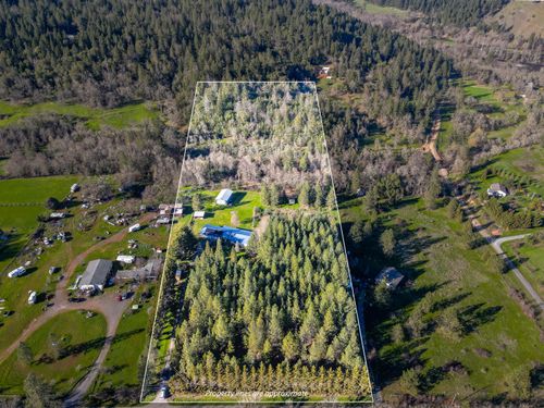 230 Hussey Ln, Grants Pass, OR, 97527-9621 | Card Image