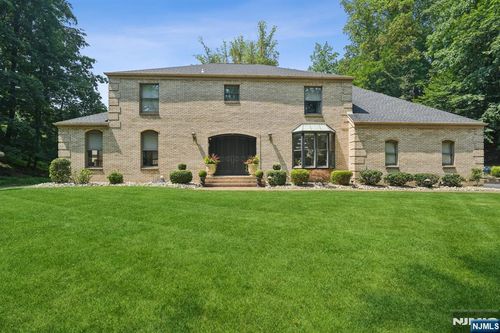 28 Wildwood Ave, West Orange, NJ, 07052-4979 | Card Image