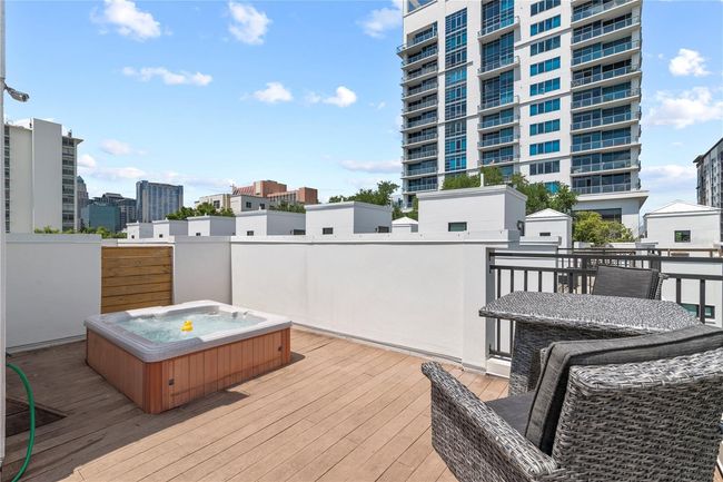 MAGNIFICENT VIEWS OF DOWNTOWN SKYLINE FROM ROOFTOP DECK | Image 7
