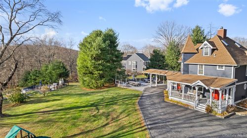 1055 Bridge Pointe Ln, Yorktown Heights, NY, 10598-6207 | Card Image