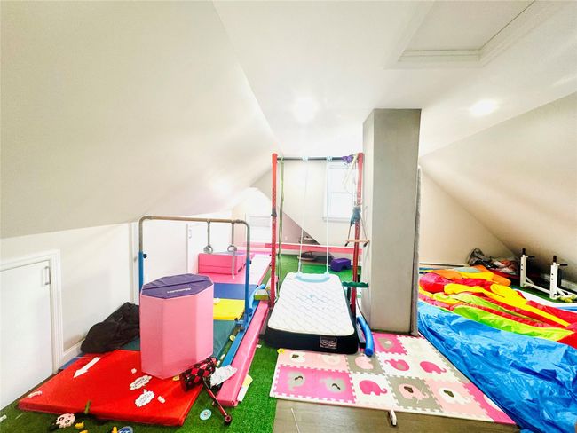Bedroom with vaulted ceiling | Image 14