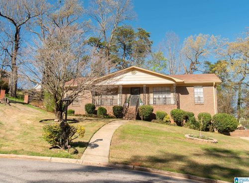 132 Pine Tree Cir, FAIRFIELD, AL, 35064-2429 | Card Image