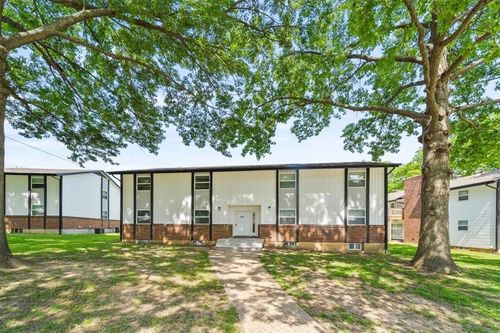 902 Twin Oaks Terrace, Harrisonville, MO, 64701 | Card Image