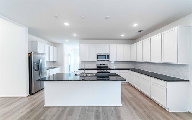 25035 Apricot Ct, House other with 3 bedrooms, 2 bathrooms and 2 parking in Montgomery TX | Image 6