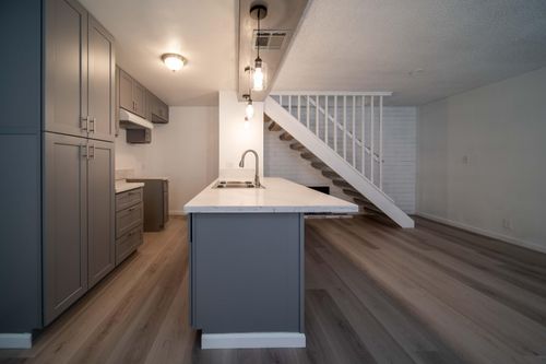 2585 W Fairmont Ave, Fresno, CA, 93705-0106 | Card Image