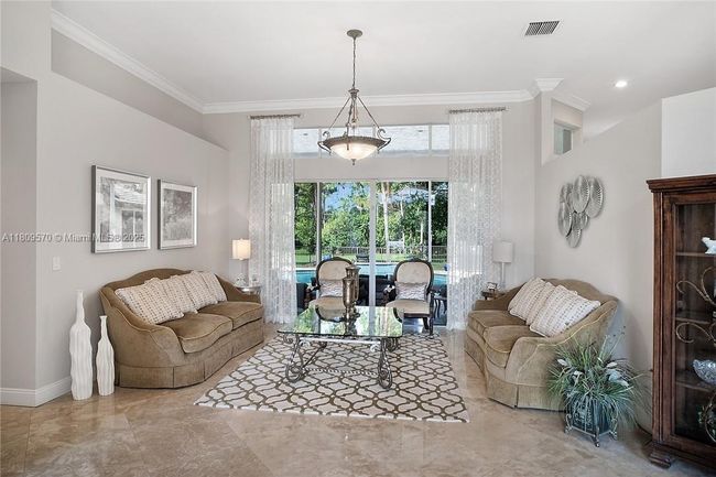 6807 Nw 66 Th Way, House other with 5 bedrooms, 3 bathrooms and null parking in Parkland FL | Image 6