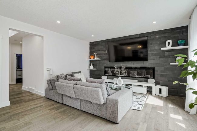 122 Rockywood Cir Nw, House other with 4 bedrooms, 4 bathrooms and 4 parking in Calgary AB | Image 9
