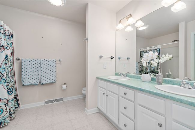 bathroom upper level | Image 20