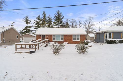 6513 Center St, Windsor Heights, IA, 50324-1036 | Card Image