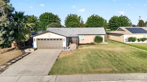 2304 Sandpiper Rd, Bakersfield, CA, 93309-7204 | Card Image