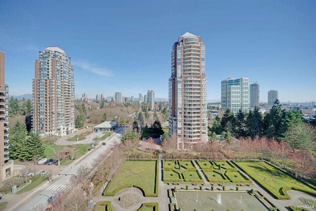 1401 - 7368 Sandborne Avenue, Condo with 3 bedrooms, 2 bathrooms and 1 parking in Burnaby BC | Image 17
