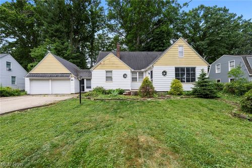 29408 Luxona Ave, Wickliffe, OH, 44092-2047 | Card Image
