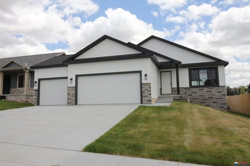 614 Woodsage Rd, Seward, NE, 68434-8159 | Card Image