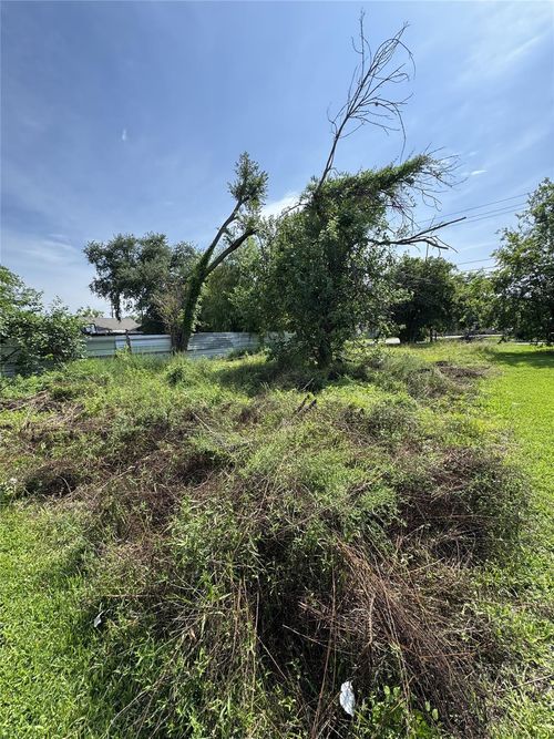 5726 N Wayside Dr, Houston, TX, 77028-5209 | Card Image