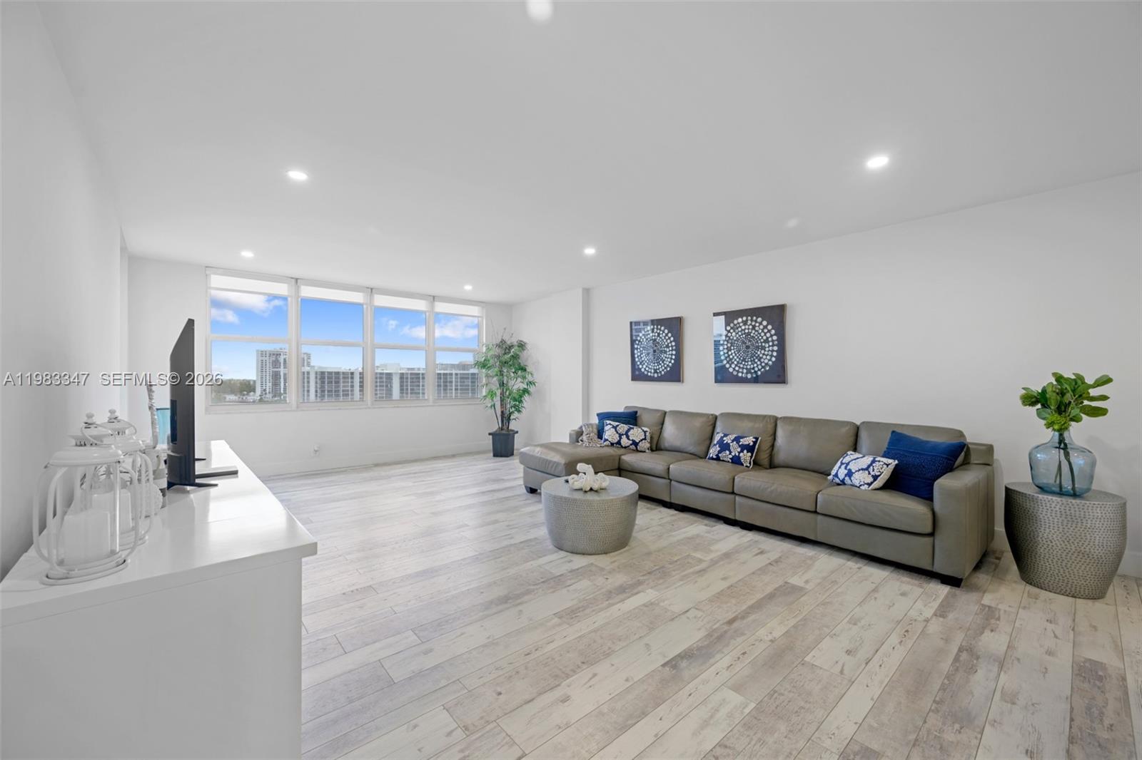 Residential Lease in Hollywood 3