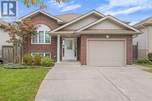 2420 Venetian Ave, Windsor, ON, N8P1W7 | Card Image
