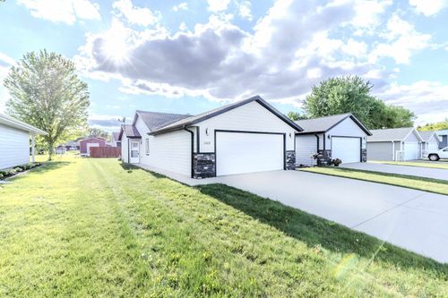 1008 S Market St, Lake Park, IA, 51347-1072 | Card Image