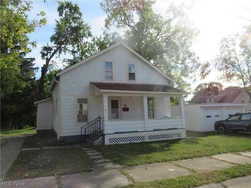 14 Elm St, Bedford, OH, 44146-2747 | Card Image