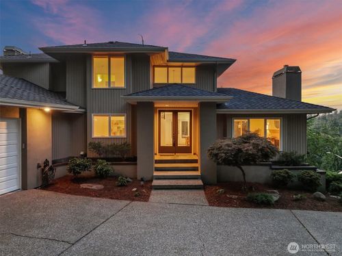 7926 139th Ave Se, Newcastle, WA, 98059-3228 | Card Image