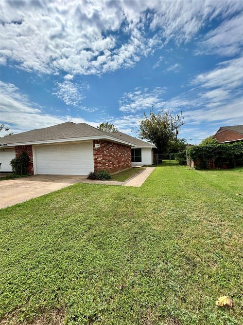 534 Methodist St, Red Oak, TX, 75154-4220 | Card Image