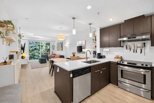 402-733 W 3rd St, North Vancouver, BC, V7M0C8 | Card Image