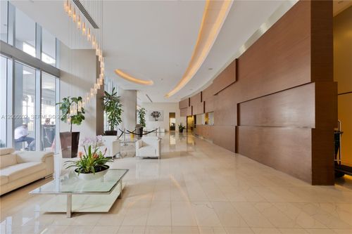lph3820--1111 Sw 1st Ave, Miami, FL, 33130-5401 | Card Image