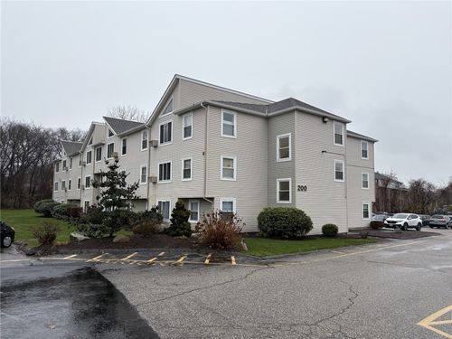 apt-201-200 Woodlawn Ave, North Providence, RI, 02904-3794 | Card Image