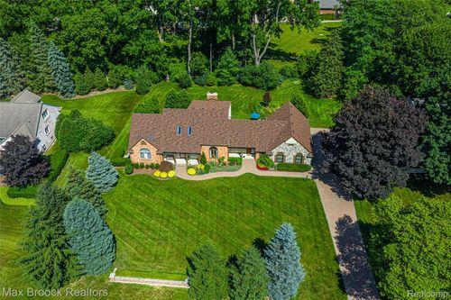 2525 Crofton Ct, Bloomfield Hills, MI, 48304-1810 | Card Image