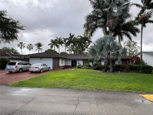 19265 E Saint Andrews Dr, Hialeah, FL, 33015 | Card Image